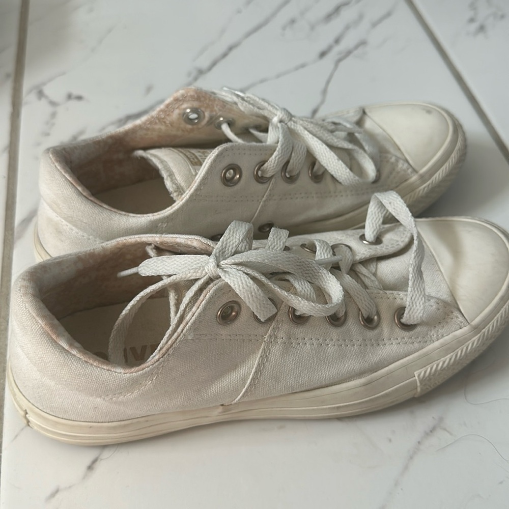 Converse size 7 beige